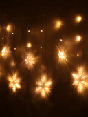 картинка Светодиодная гирлянда "Снежинки и звезды" (12 штук) 6 больших, 6 маленьких, тепл.белый,3м,с перех/30 — Великий Путь